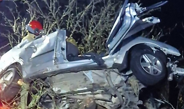 Tragiczna noc na drodze w regionie. Samochód uderzył w drzewo, kierowca zginął na miejscu