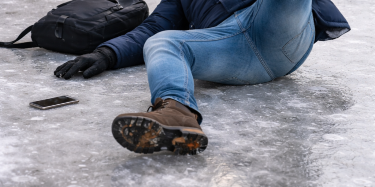 Lodowy paraliż w Poznaniu i regionie. SOR-y w Wielkopolsce pękają w szwach