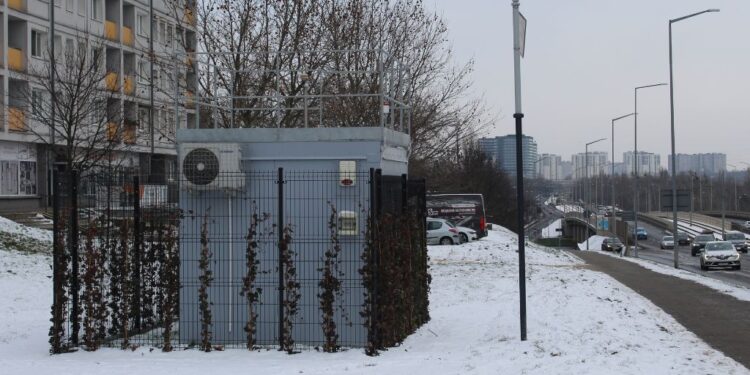 Uruchomiono stację pomiaru czystości powietrza w ruchu drogowym
