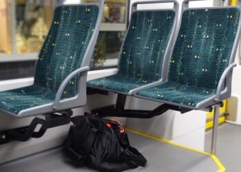 Zostawił telewizor w tramwaju! Lista zgub z poznańskiej komunikacji zaskakuje