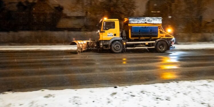 Gołoledź nadciąga znów nad Poznań. IMGW ostrzega mieszkańców i służby stawiane są w gotowość
