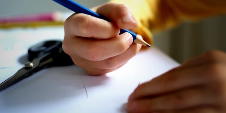 Poranny paraliż w Wielkopolsce. Setki uczniów bez lekcji, problemy także w Poznaniu