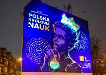 Poznań zyskał świecący mural. Nocą w Jeżycach pojawia się niezwykły widok