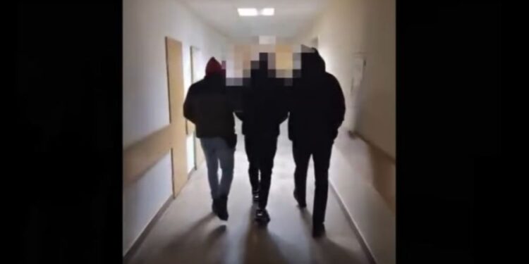 Nastolatkowie z maczetą pod galerią Posnania. Akcja policji