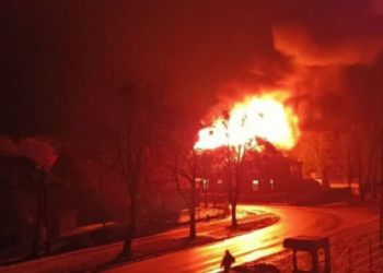 Nocny dramat w regionie. Cztery osoby straciły dach nad głową po pożarze poddasza