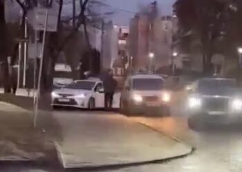 Nagi i pijany kierowca taksówki siał terror na ulicy Naramowickiej?