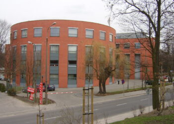 Poznań zaprasza seniorów do Auli Artis. Bezpłatny koncert przebojów Krzysztofa Krawczyka już 11 marca