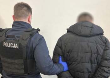 Brutalny atak w Obornikach pod Poznaniem. Zakrwawiony mężczyzna szukał schronienia w sklepie