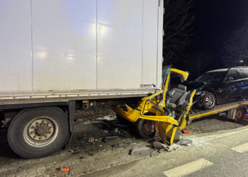 Kierowca poniósł śmierć w wyniku zderzenia lawety z ciężarówką