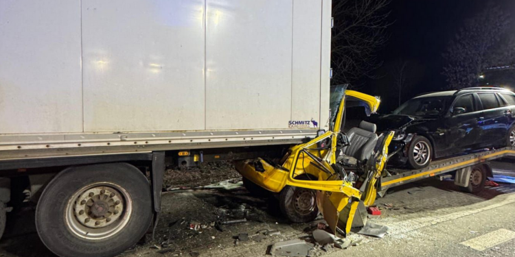 Kierowca poniósł śmierć w wyniku zderzenia lawety z ciężarówką