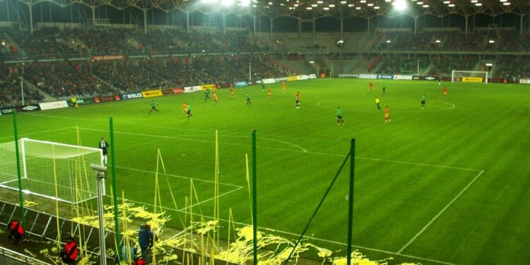 Lech Poznań jedzie do Kielc po kolejne punkty. Ważny mecz z Koroną może zmienić układ tabeli