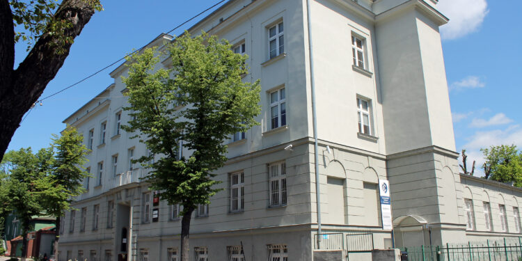 Zwolnienia w Poznaniu i regionie mniejsze niż planowano. Nowy raport z Wielkopolski zaskakuje danymi