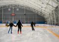 Nowe lodowisko na Chwiałce bije rekordy. Tysiące poznaniaków już skorzystały z obiektu na Wildzie