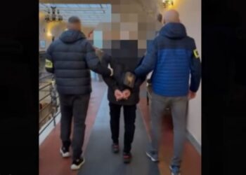 Udawał personel medyczny i okradał ludzi. Policja przerwała serię kradzieży na Starym Mieście