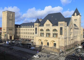 Poznań wita wiosnę przed Zamkiem. Muzyka, rowery i przejazd z Marzanną w centrum miasta