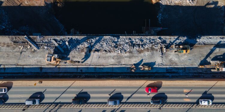 Most Chrobrego znika na oczach mieszkańców. Trwa rozbiórka pierwszej nitki nad Wartą