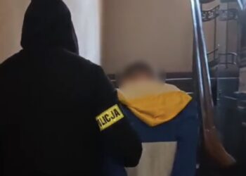 Brutalny napad na nastolatka po wypłacie pieniędzy. Policja zatrzymała recydywistę jeszcze tego samego dnia