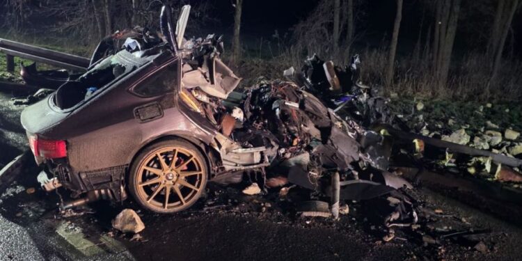 Dramat w regionie. Auto zmiażdżone, 19-latek zginął na miejscu
