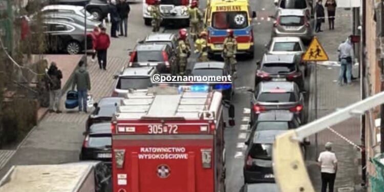 Dramat na ulicy Sokoła. Mężczyzna wypadł z balkonu i trafił do szpitala