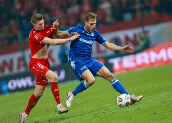 Lech Poznań przegrywa w Łodzi z Widzewem
