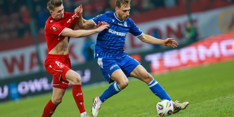 Lech Poznań przegrywa w Łodzi z Widzewem