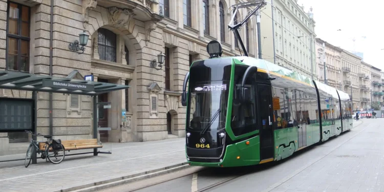Pianino w tramwaju MPK. Niezwykłe koncerty na ul. Ratajczaka przyciągną mieszkańców