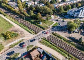 Duże utrudnienia na północy Poznania. Zamknięte przejazdy kolejowe na Morasku i przy ul. Koszalińskiej