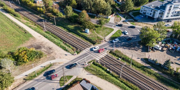 Duże utrudnienia na północy Poznania. Zamknięte przejazdy kolejowe na Morasku i przy ul. Koszalińskiej