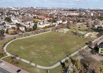 Rewolucja sportowa na Świerczewie w Poznaniu. Zwykłe boisko zmieni się w nowoczesne centrum rekreacji