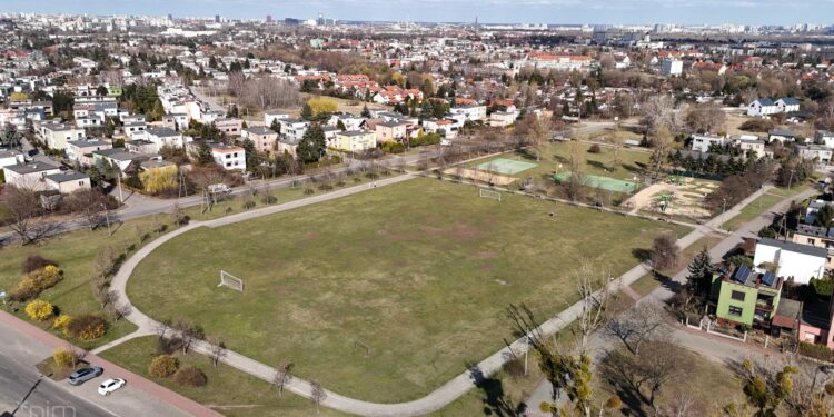 Rewolucja sportowa na Świerczewie w Poznaniu. Zwykłe boisko zmieni się w nowoczesne centrum rekreacji