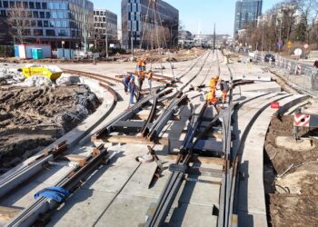 Kolejne elementy torowiska pojawiają się na węźle Wierzbięcice. Miasto informuje o postępach
