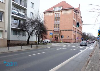 Awaria kanalizacyjna w centrum Poznania. Zmiany w kursowaniu autobusów