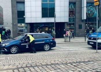 Poszukiwany kierowca świadczył usługi taxi. Policyjna akcja w centrum Poznania