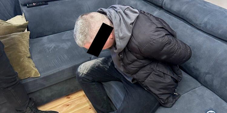 Fałszywa kancelaria prawna z Poznania rozbita. Policja zatrzymała podejrzanych o wyłudzenia na setki tysięcy złotych