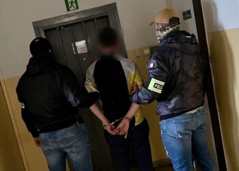 Brutalny atak i bójka o piwo. Policja błyskawicznie zatrzymała sprawców