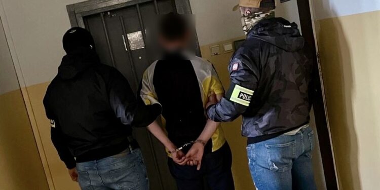 Brutalny atak i bójka o piwo. Policja błyskawicznie zatrzymała sprawców