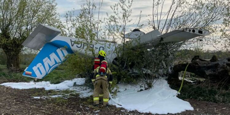 Samolot rozbił się pod Poznaniem. Dwie osoby na pokładzie
