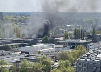 Pożar na Starołęce w Poznaniu. Dziewięć zastępów straży w akcji