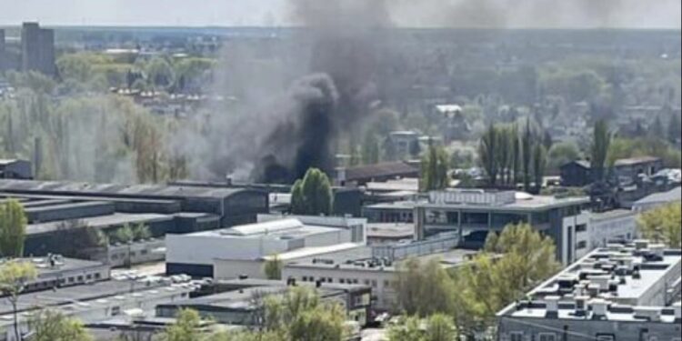 Pożar na Starołęce w Poznaniu. Dziewięć zastępów straży w akcji