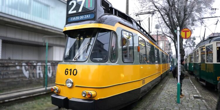 Historyczne pojazdy znów na trasach w Poznaniu. Sprawdź, co wyjedzie na ulice