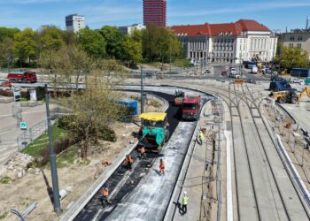 Nowa nawierzchnia i kluczowy etap budowy trasy tramwajowej