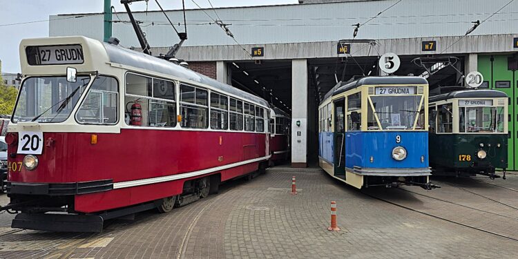 Zabytkowe tramwaje wracają na ulice Poznania. Nowe trasy i legendarny „ogórek” przyciągną tłumy?