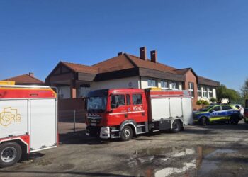 Uczniowie zgłaszali trudności z oddychaniem. Interwencja służb w szkole w regionie