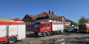 Uczniowie zgłaszali trudności z oddychaniem. Interwencja służb w szkole w regionie