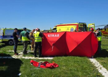 Tragiczny wypadek na lotnisku w regionie. Spadochroniarz zginął po upadku z wysokości 4000 metrów