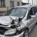 O krok od tragedii w powiecie gostyńskim. Betonowa płyta uderzyła w jadący samochód