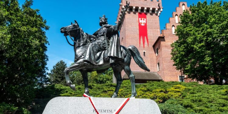 Powrót króla po wiekach! Nowy pomnik w Poznaniu robi ogromne wrażenie
