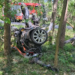 Auto roztrzaskało się na drzewie, nie żyje młody kierowca