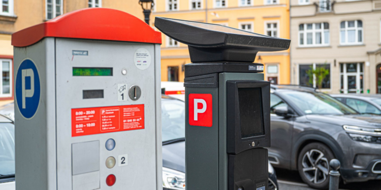 Poznań rozszerza strefę płatnego parkowania. Kierowcy stracą darmowe miejsca