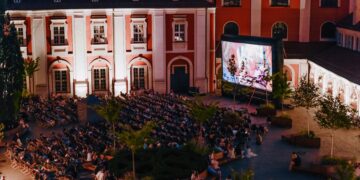 Darmowe kino plenerowe w centrum Poznania. Kiedy i co obejrzysz?